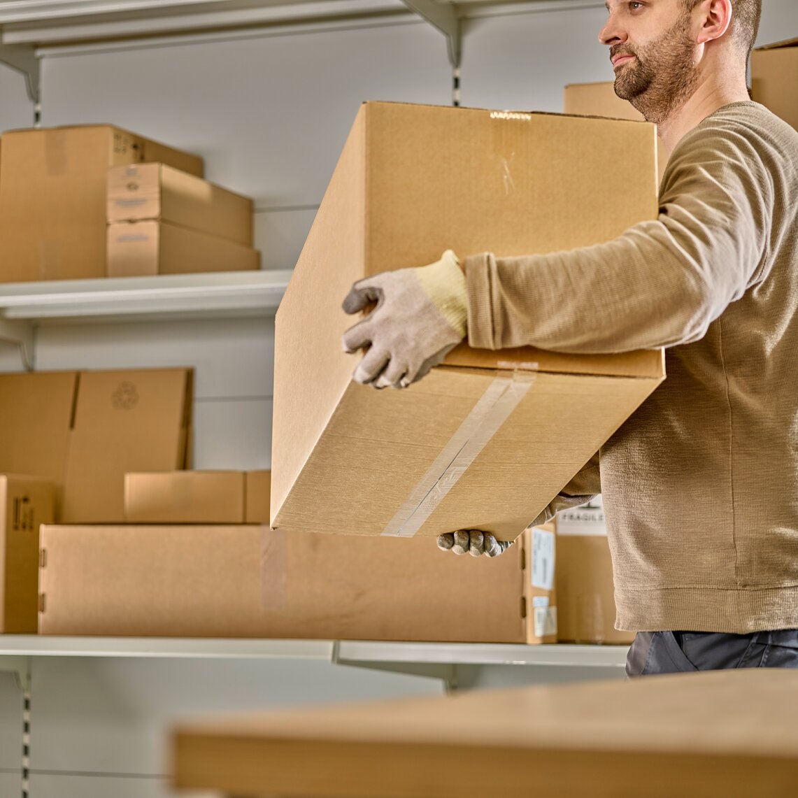 Application of tesa® 60400 Bio-Based Packaging Tape Application of tesa® 60400 Bio-Based Packaging Tape