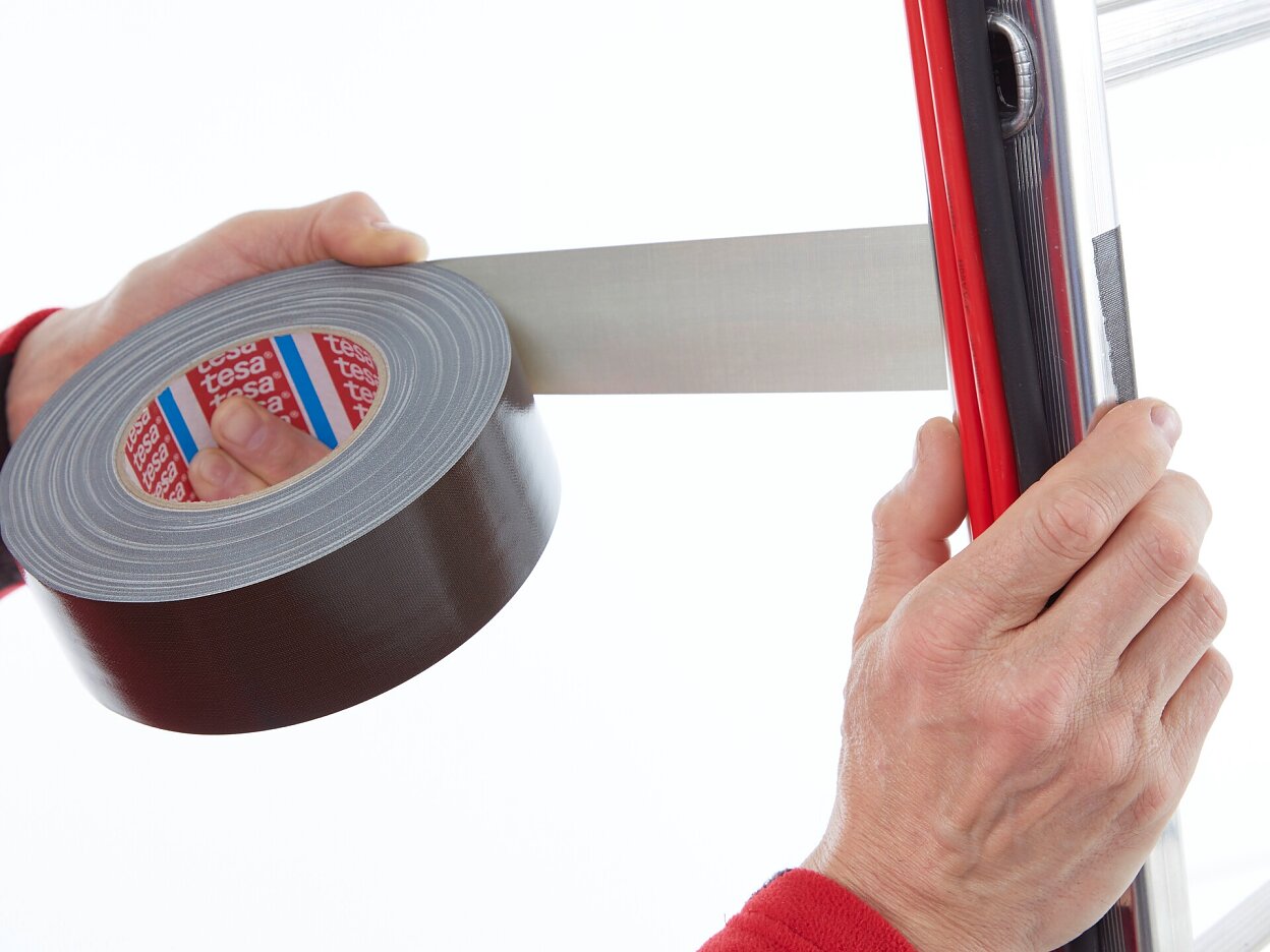 tesa 53799 PE coated high grade cloth tape step1of3