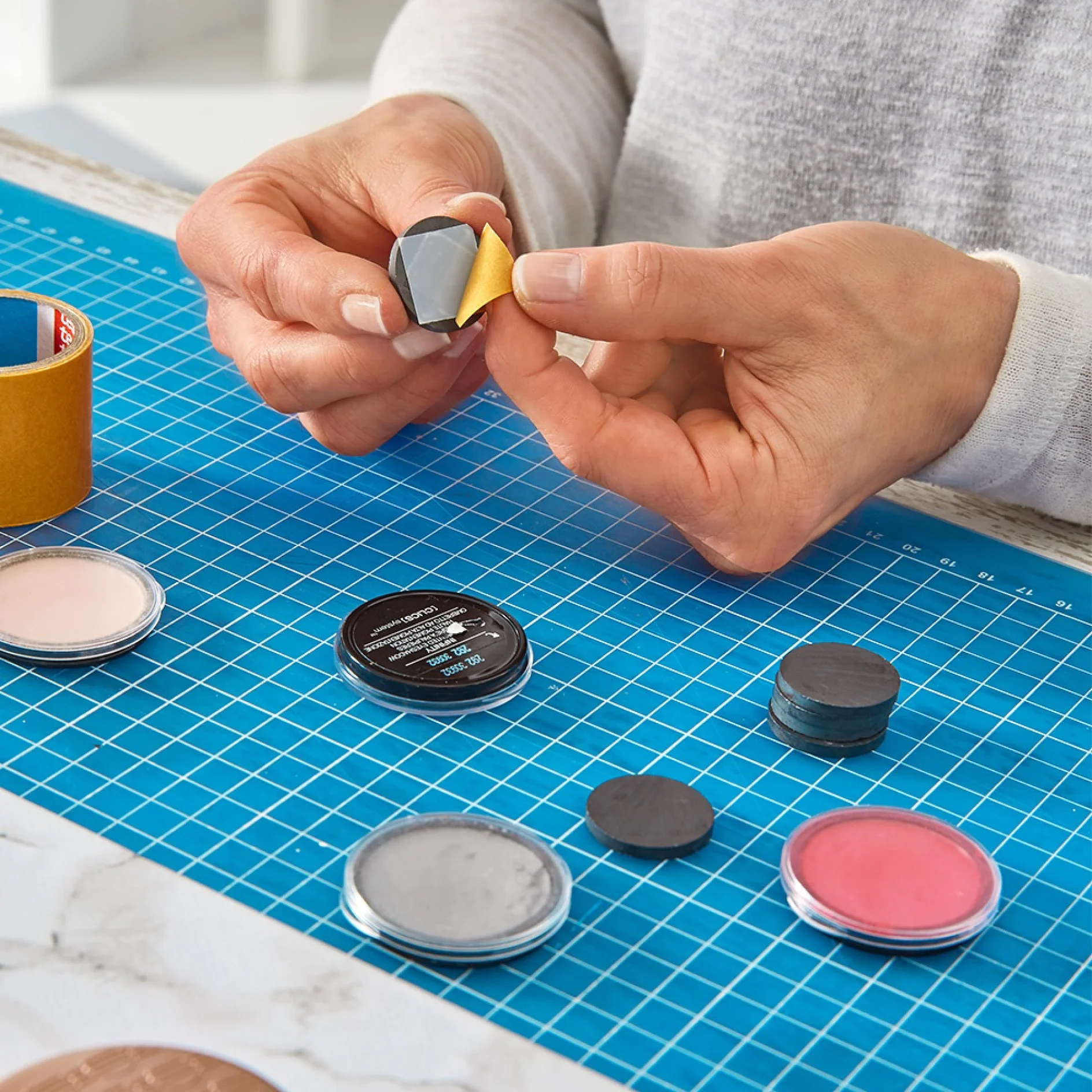 Using handicrafts tape to make a make-up organiser.