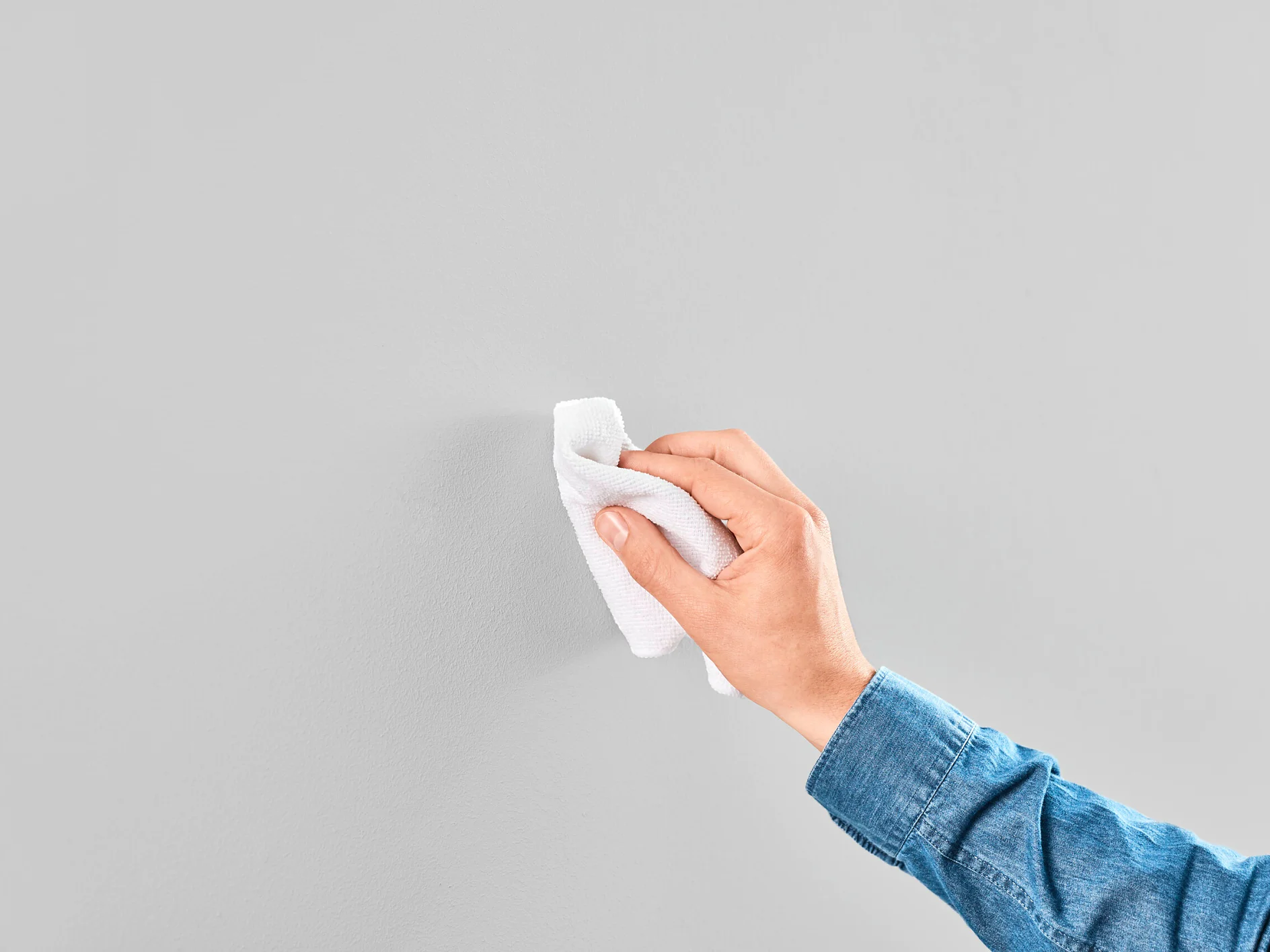 tesa_sms_adjust_canvas_nail_wallpap_2kg_step1of6_ap