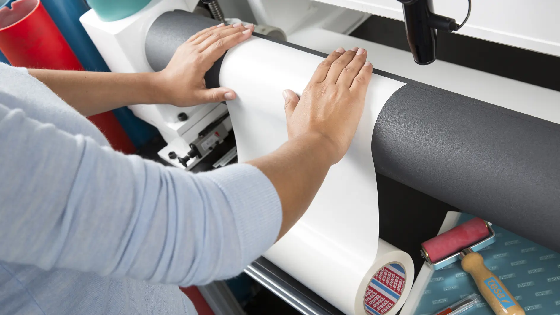 Băng keo dán trên lớp bọc chất dẻo nén được - tesaprint®