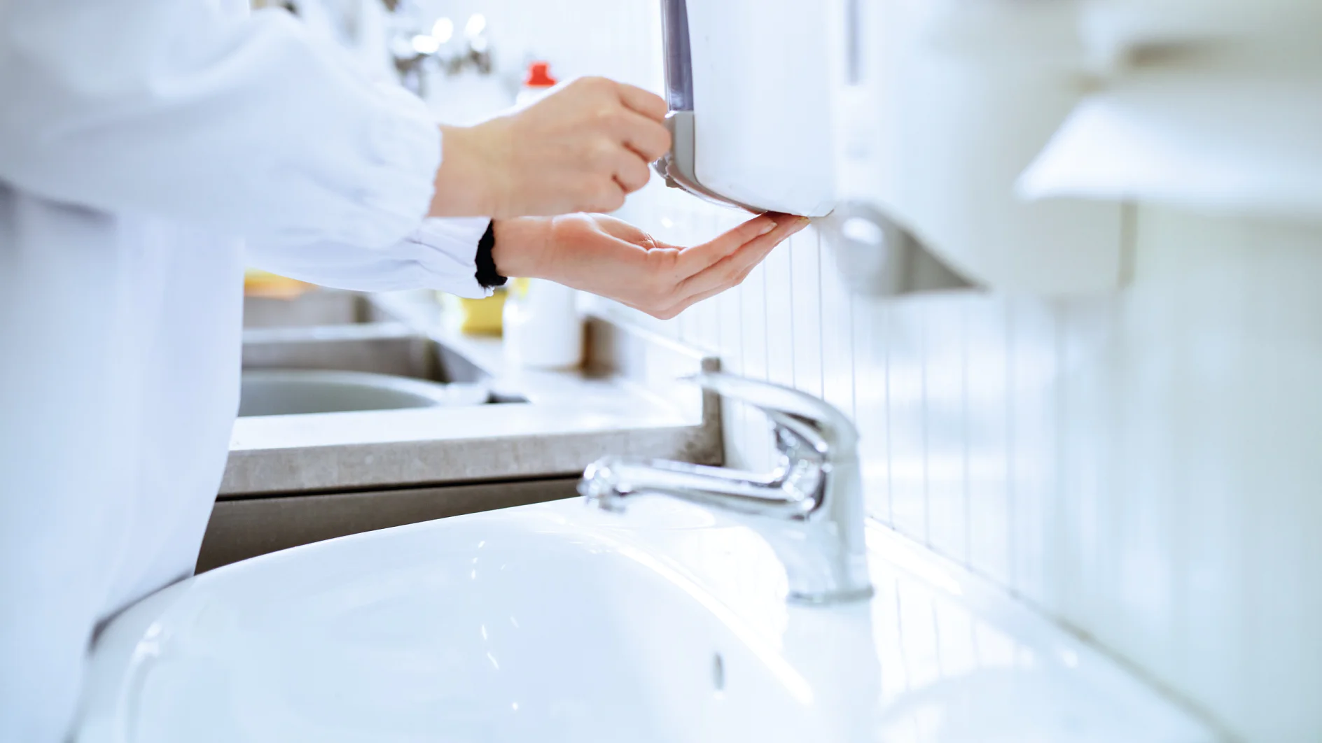 tesa power.kit for dispeners in cleaning and hygiene industry