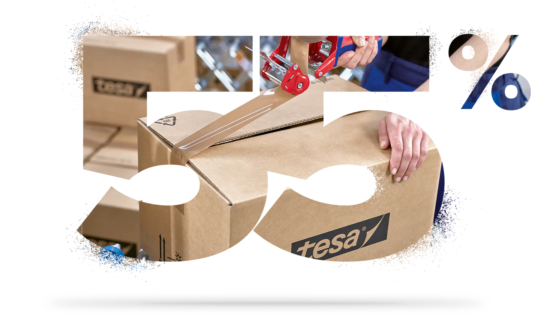 Hình ảnh hiển thị 55% dưới dạng phần cắt rỗng, trong đó băng keo dán thùng carton gốc màng phim được kéo ra từ dụng cụ phân phối và dán lên một thùng carton